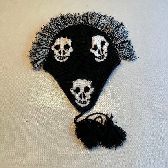 Skull Knit Hat Mohawk Style Emo Goth Punk Winter Beanie - Picture 2 of 3